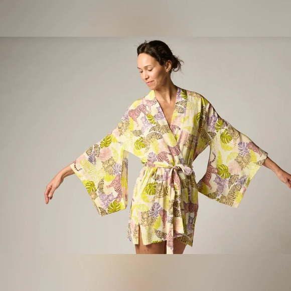 AISE The Kimono Silk Crepe de Chine  in Yellow Tiger Print One Size - Picture 9 of 10